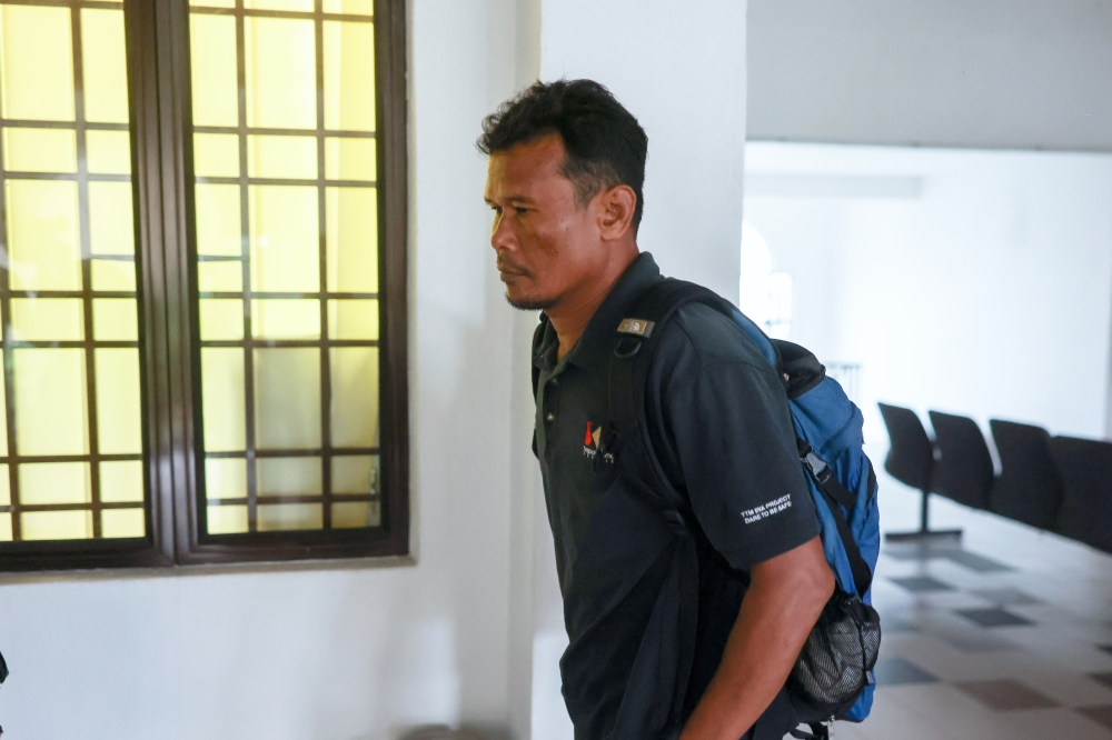 Diver Ruslan Mat Ali, 48, pleaded not guilty at the Sepang Sessions Court today to 11 charges of making offensive posts about the Prime Minister’s daughter, Nurul Izzah Anwar, on the social media platform Facebook early last year. — Bernama pic