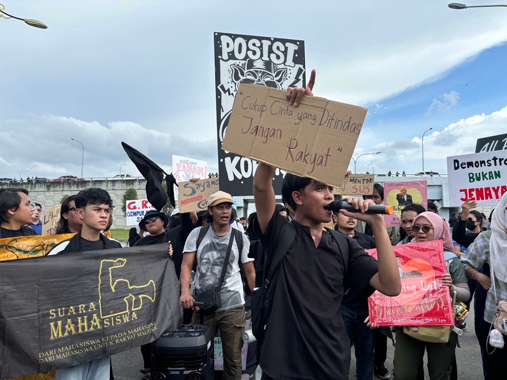 Suara Mahasiswa president Muhammad Fadhil Kasim leads the protest in front of Menara Kinabalu Dec 31, 2024. — Picture by Julia Chan