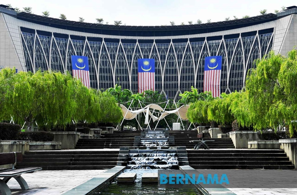 The Ministry of Finance has announced that new registration applications in relation to the expansion of the service tax scope and the revision of the sales tax rate, effective from July 1, 2025, can be made starting from August 1, 2025. — Bernama pic
