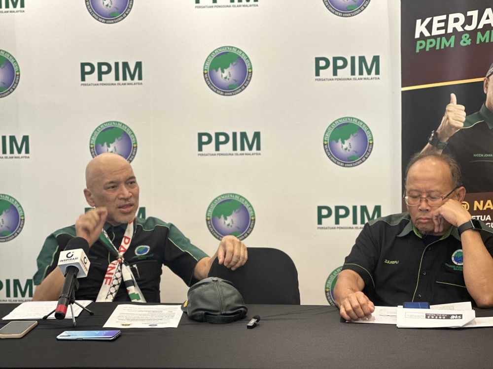 PPIM chief activist Datuk Nadzim Johan (left) reportedly said the group was unaware of Ikhlas’ deregistration. — Picture via Facebook/Persatuan Pengguna Islam Malaysia (PPIM)
