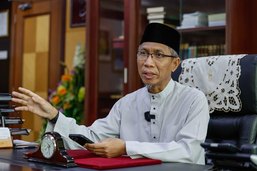Selangor Mufti Datuk Dr Anhar Opir speaks during a special interview with the Malaysian National News Agency (Bernama) at the Selangor Mufti Department office in Shah Alam, March 28, 2025. — Bernama pic