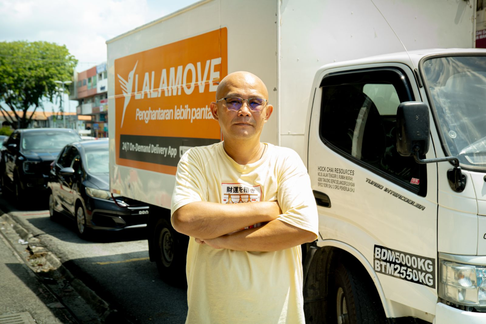 Lalamove driver Albert Chiong Weng Hong says he enjoys the flexibility and freedom of the gig economy. — Picture courtesy of Lalamove