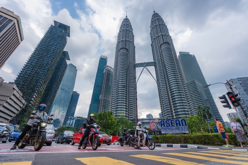 The booming of the gig economy and platform-based jobs has encouraged many Malaysians to leave their nine-to-five jobs for better flexibility. — Bernama pic