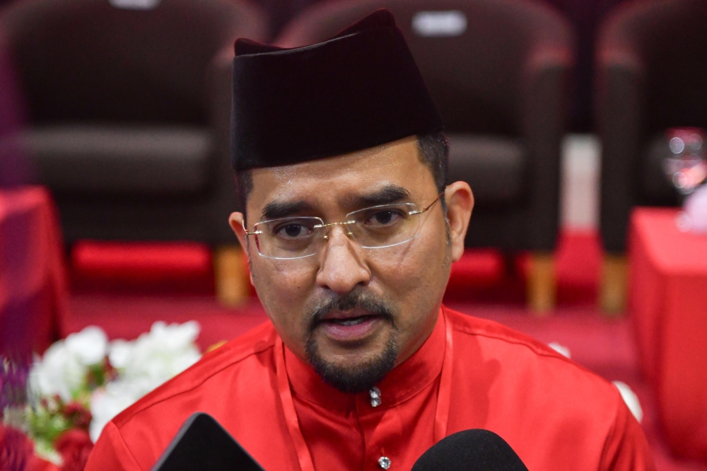 Umno secretary-general Datuk Asyraf Wajdi Dusuki said BN’s anti-hopping declaration policy remains in force for the upcoming Sabah state election. — Bernama pic