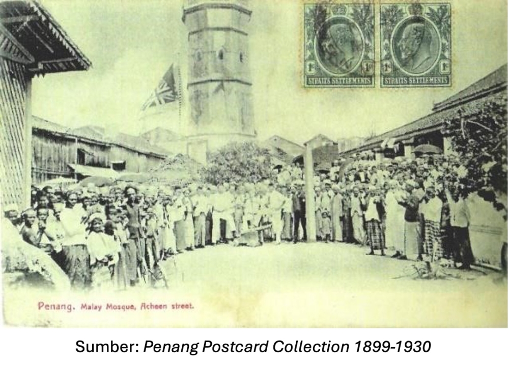 A photo of Muslim pilgrims stopping over at the Acheen Street Mosque before continuing on to Mecca. — Picture from Penang Postcard Collection 1899-1930