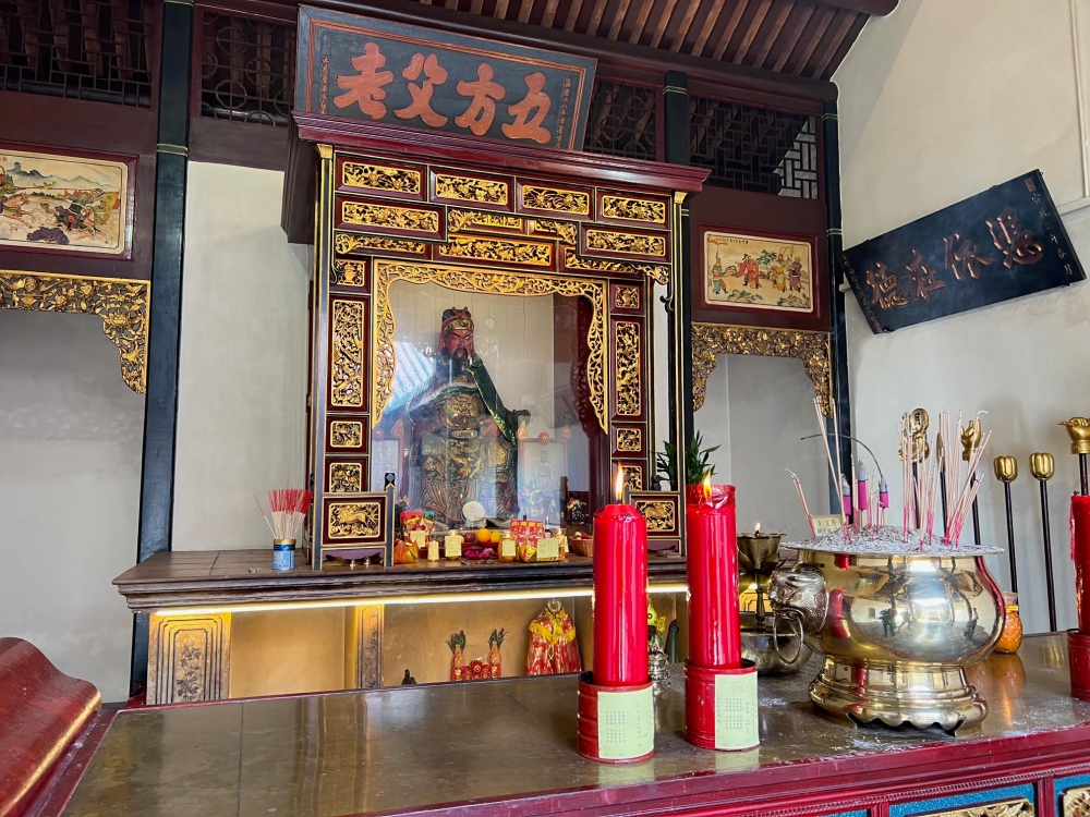 The altar dedicated to the deity Guan Gong (also known as Guan Sheng Di Jun).