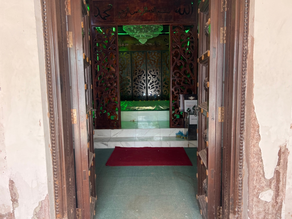 Makam Dato Koyah was built in honour of Syed Mustapha Idris who was known for his generosity and healing abilities. 