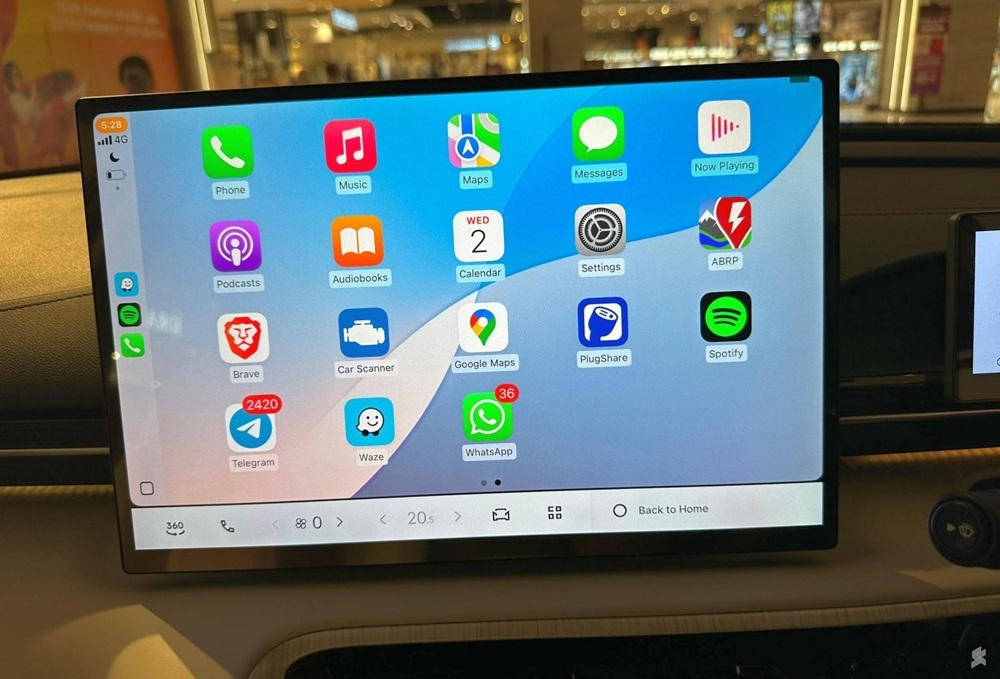 You get four rows of icons which makes it look like a giant iPad. — SoyaCincau pic