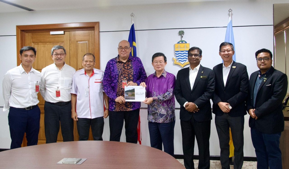 The Penang state government receiving a courtesy visit from the Perak Development Corporation (PKNP)-Gamuda Berhad (Gamuda) consortium. — Picture from Facebook/Chow Kon Yeow