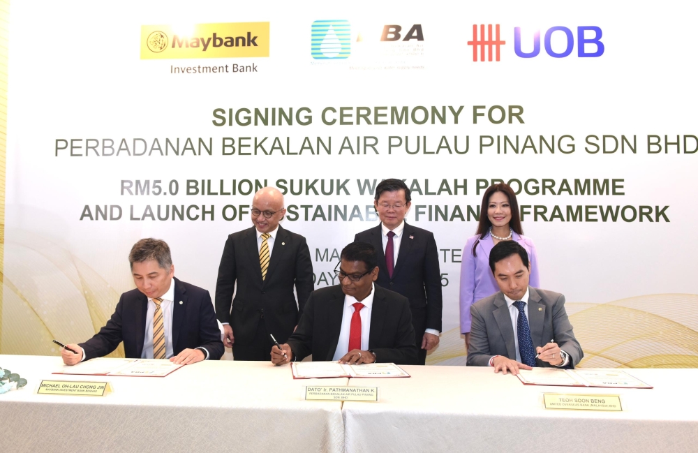 Penang Chief Minister Chow Kon Yeow (centre back row) witness the signing ceremony of the Sukuk programme. — Picture by Opalyn Mok