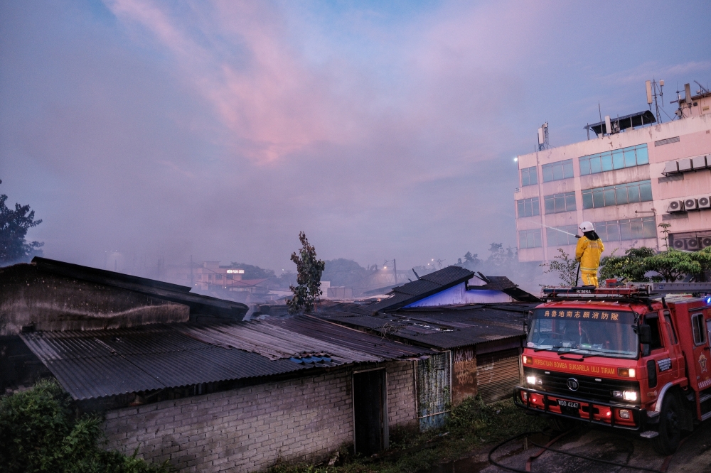 Members of the Johor Fire and Rescue Department (JBPM) work to put out a fire involving eight semi-permanent shops at Jalan Waja 5, Taman Pandan July 11, 2025. — Bernama pic