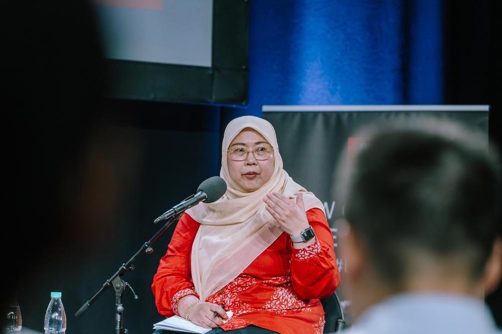 Deputy Domestic Trade and Cost of Living Minister Datuk Fuziah Salleh said authorities will step up efforts to monitor the prices of basic necessities, including food at eateries, following the Sales and Service Tax revision. — Picture by Raymond Manuel