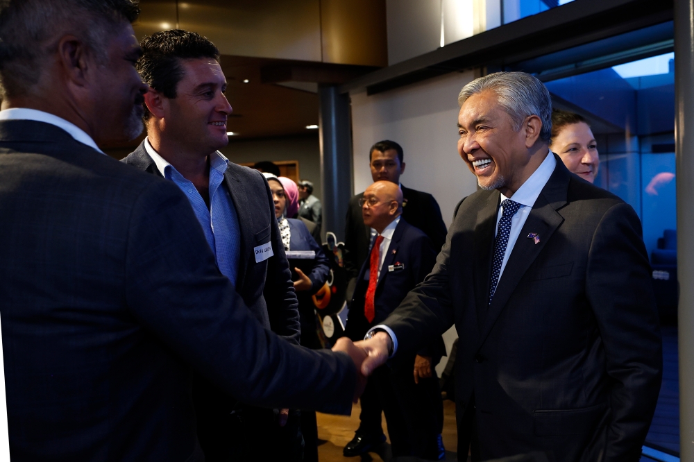 Deputy Prime Minister Datuk Seri Dr Ahmad Zahid Hamidi (right) mingling with guests during the ASEAN-New Zealand Business Council (ANZBC) engagement session yesterday. — Bernama pic
