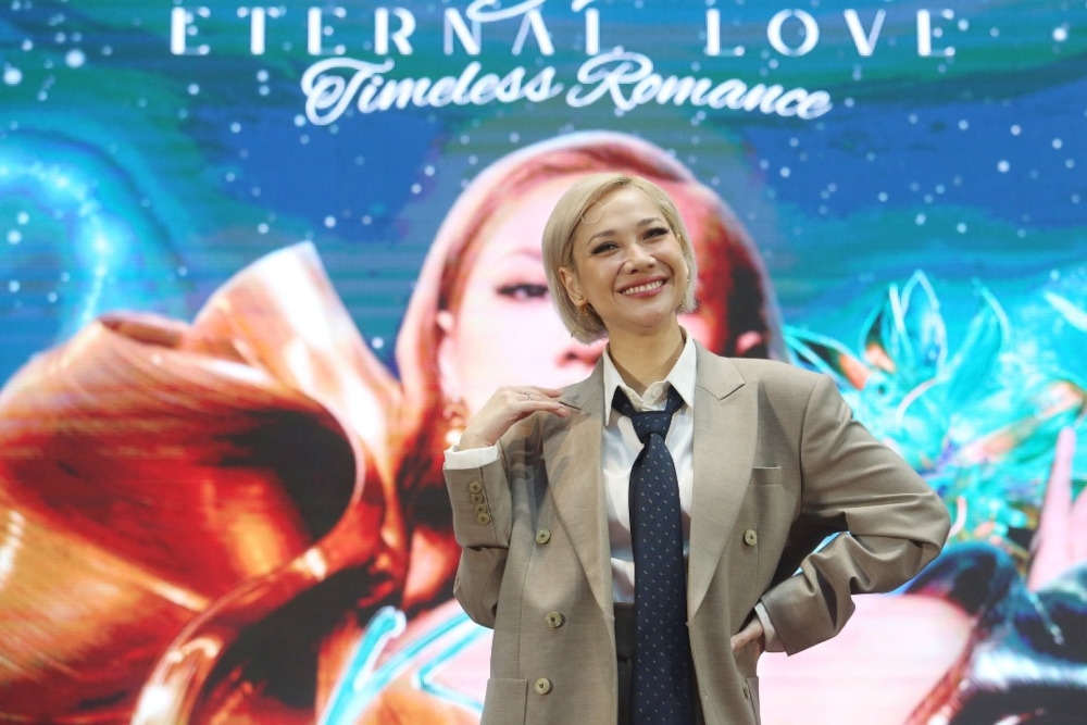 Despite her popularity in Malaysia, Bunga still opted to having an intimate setting concert rather than a Stadium concert and this is mainly because it’s easier for her to connect with audiences in such setting. — Picture by Choo Choy May