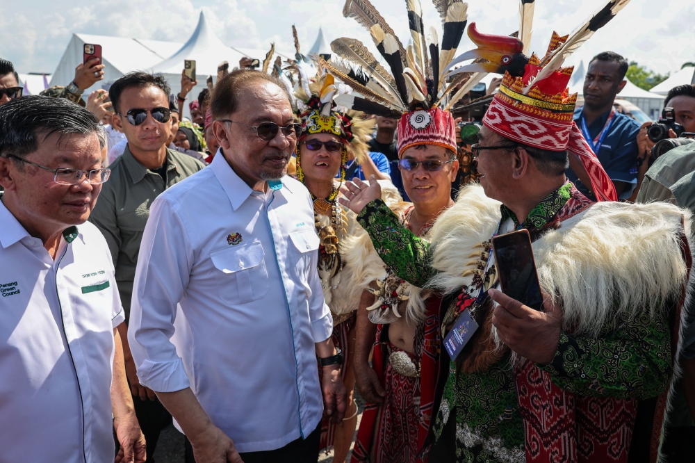 Prime Minister Datuk Seri Anwar Ibrahim attended the National-level 2025 Unity Week (SMP) Launch Ceremony held at the grounds of Batu Kawan Stadium. — Bernama pic