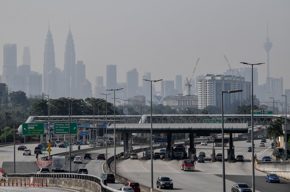 Cheras in the Klang Valley was among eight areas in peninsular Malaysia to record API levels above 100 as of 9am on July 21, 2025. — Bernama pic