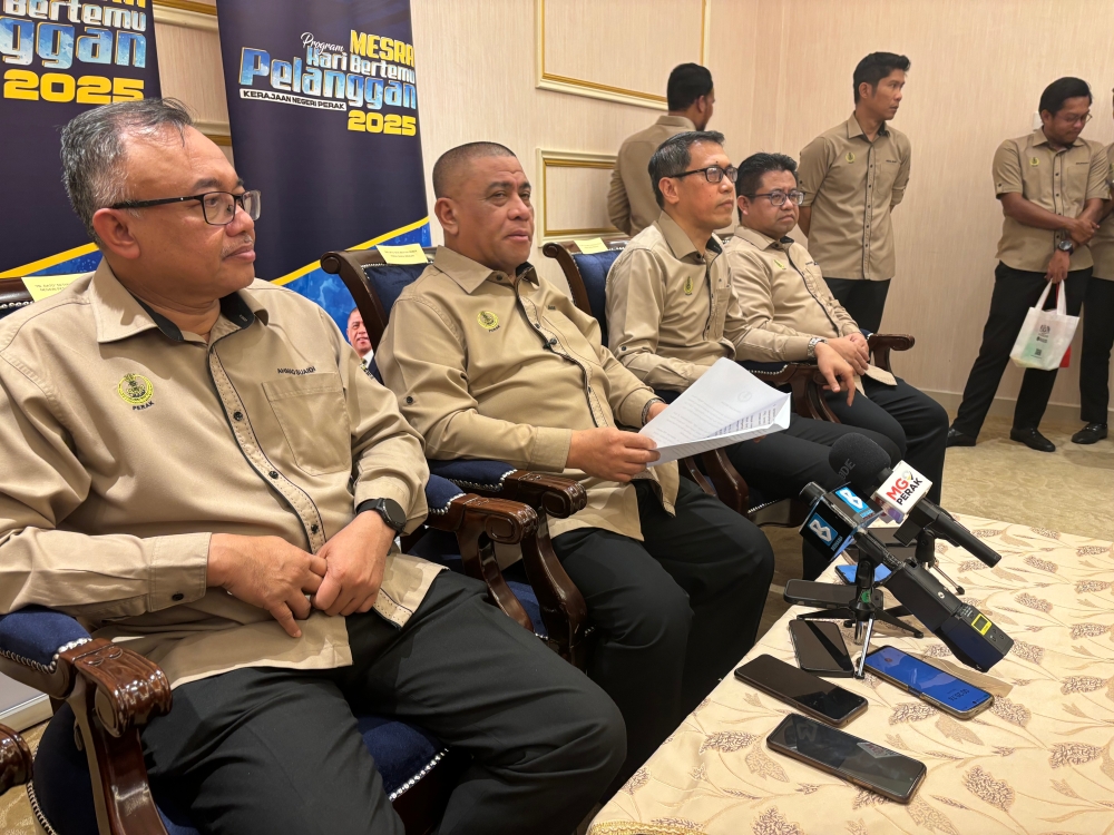 Perak Menteri Besar Datuk Seri Saarani Mohamad speaking at a press conference after attending Meet the Customers’ Day programme at the Stadium Indera Mulia in Ipoh, Perak. — Picture by John Bunyan