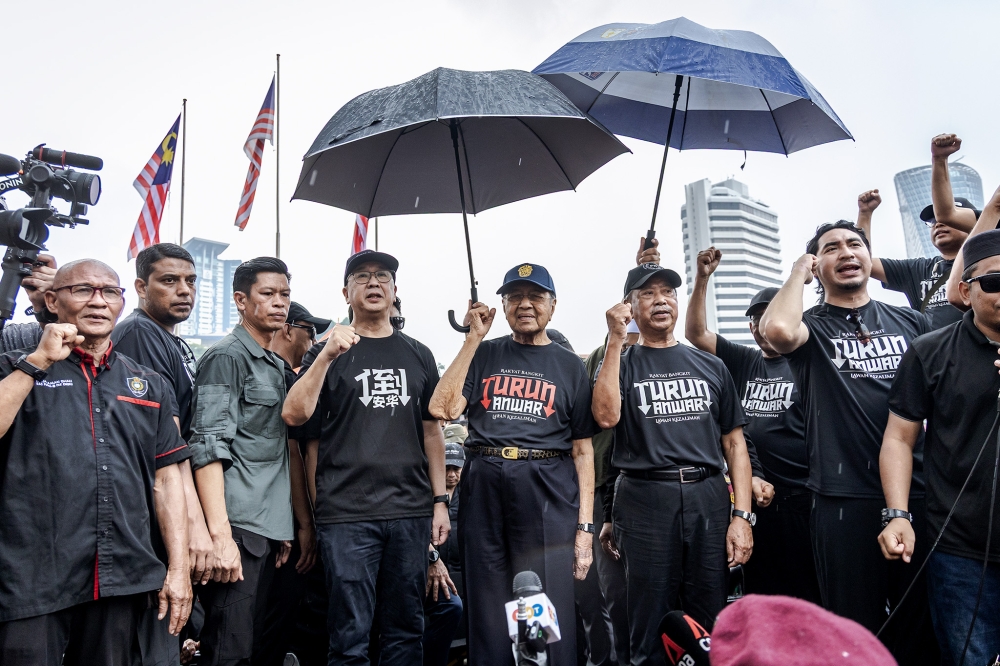 Former prime ministers Tun Dr Mahathir Mohamad and Tan Sri Muhyiddin Yassin attend the ‘Turun Anwar’ rally at Dataran Merdeka in Kuala Lumpur July 26, 2025, along with other Opposition leaders. — Picture by Firdaus Latif