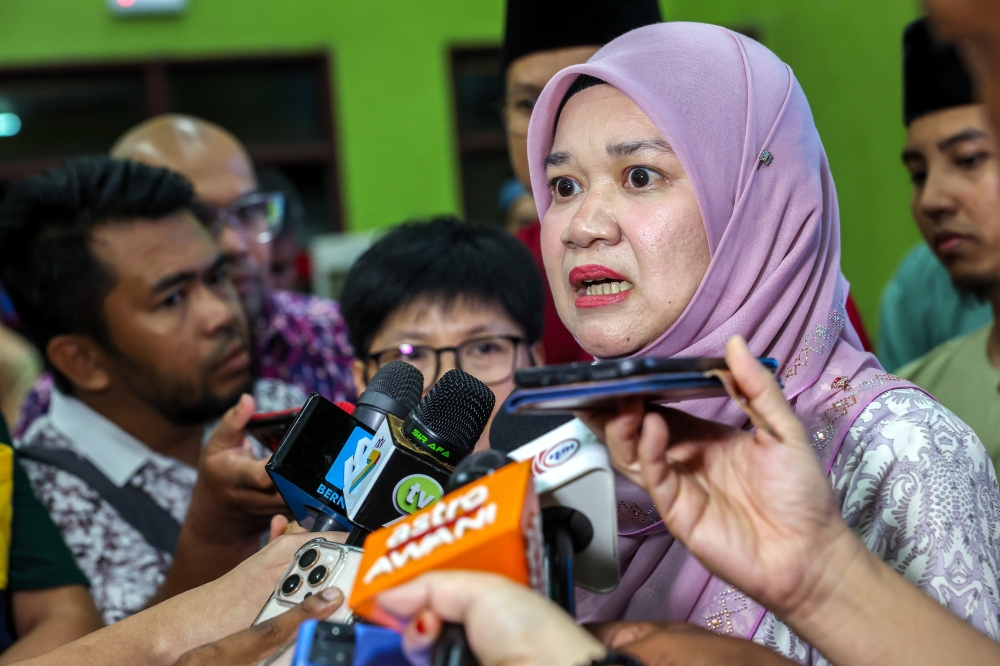 Education Minister Fadhlina Sidek said all parties must allow the Royal Malaysia Police (PDRM) to carry out a thorough and detailed investigation into the case. — Bernama pic