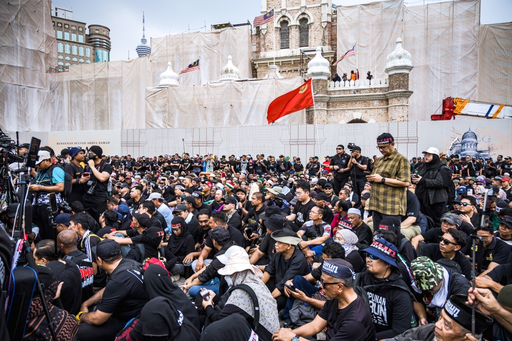 Protesters at the ‘Turun Anwar’ rally organised by the Opposition Perikatan Nasional alliance in Dataran Merdeka, Kuala Lumpur on July 26, 2025. — Photo by Firdaus Latif