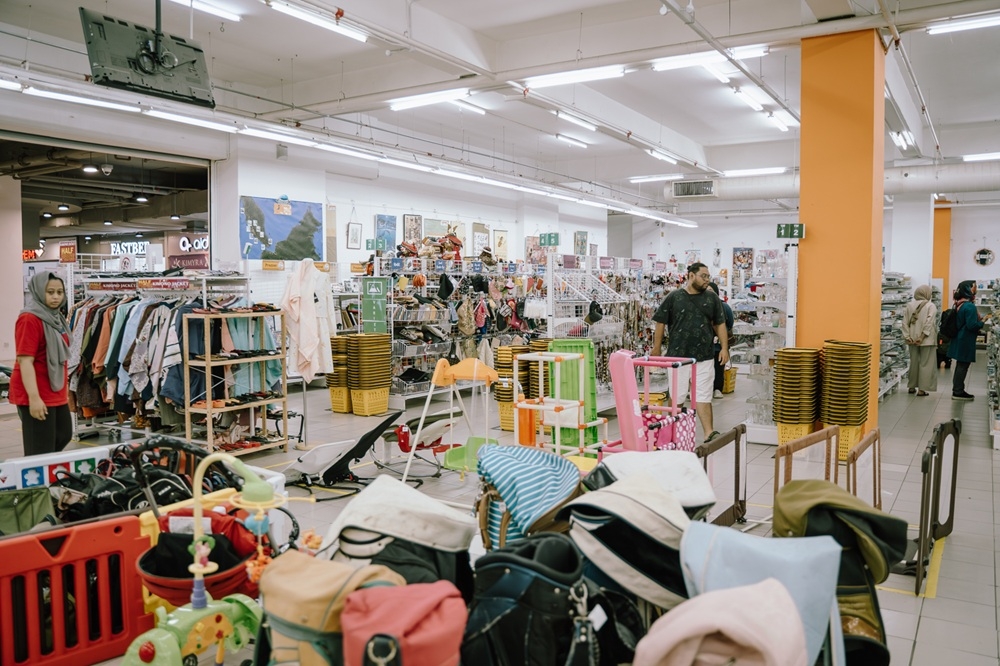 Almost a department store straight from Japan. — Picture by Raymond Manuel