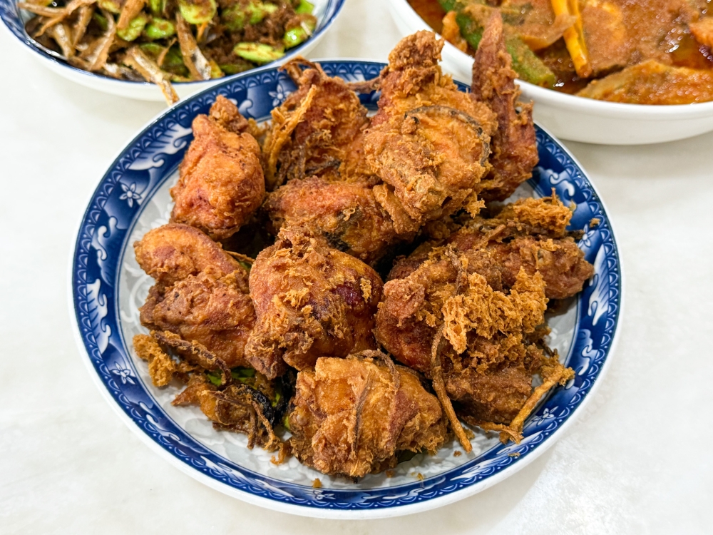 This version of Inchi Kabin isn't too loaded with spices but it's light, crispy golden batter will have you fighting with your friends for the last piece.