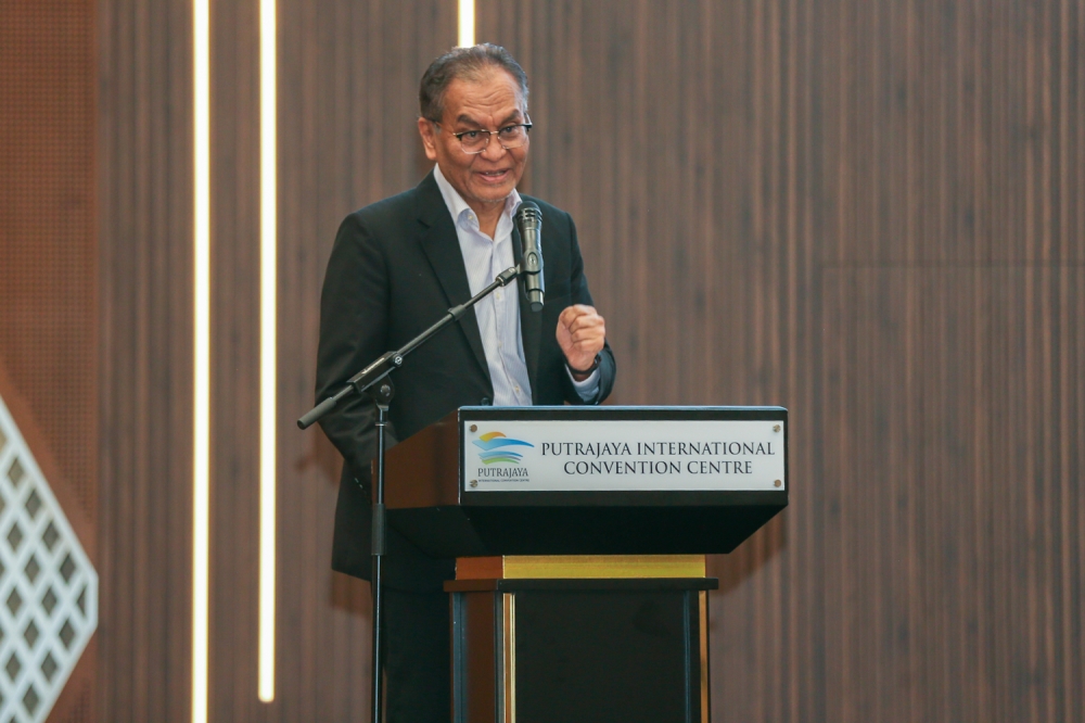Health Minister Datuk Seri Dzulkefly Ahmad today clarified that etomidate is already classified under Group B poisons in Malaysia. — Picture by Raymond Manuel