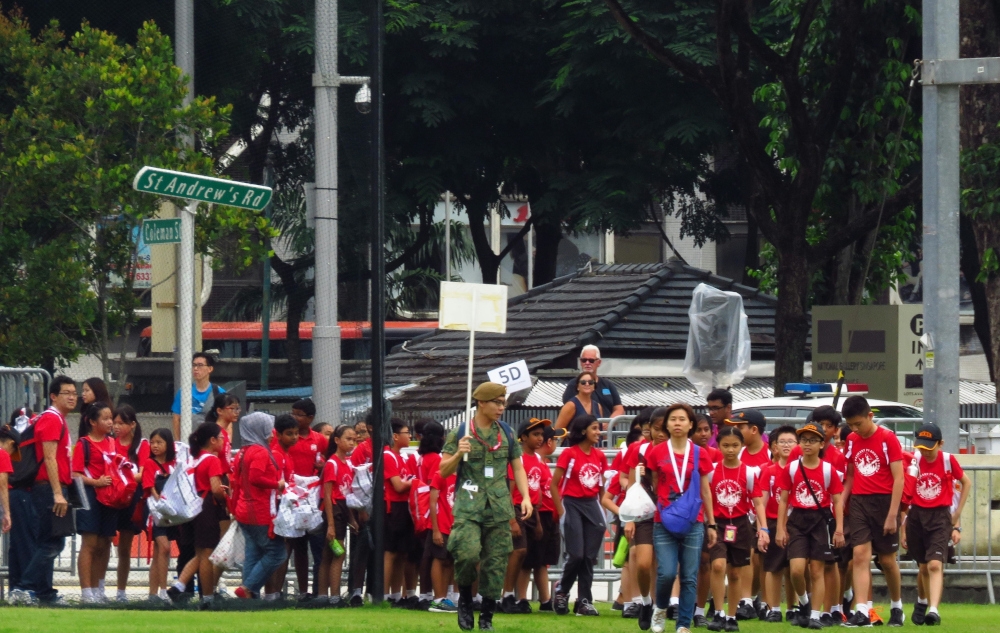 File picture of school students in Singapore. Parents and school authorities in Singapore are on high alert after a Primary 4 pupil from Fairfield Methodist School (Primary) was approached by two teenagers offering an e-vaporiser while walking home last week. — Pexels.com pic 