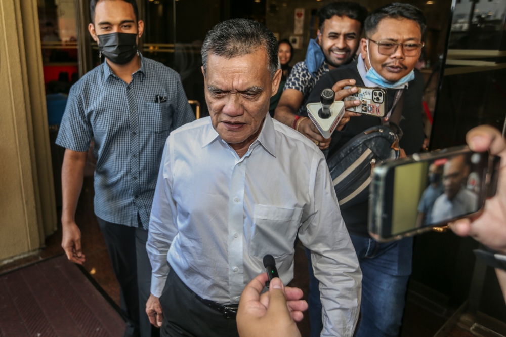 Former Pahang menteri besar Tan Sri Adnan Yaakob lost his appeal against a court ruling ordering him to pay an RM84,000 penalty to the Securities Commission for breaching capital market laws. — Picture by Hari Anggara