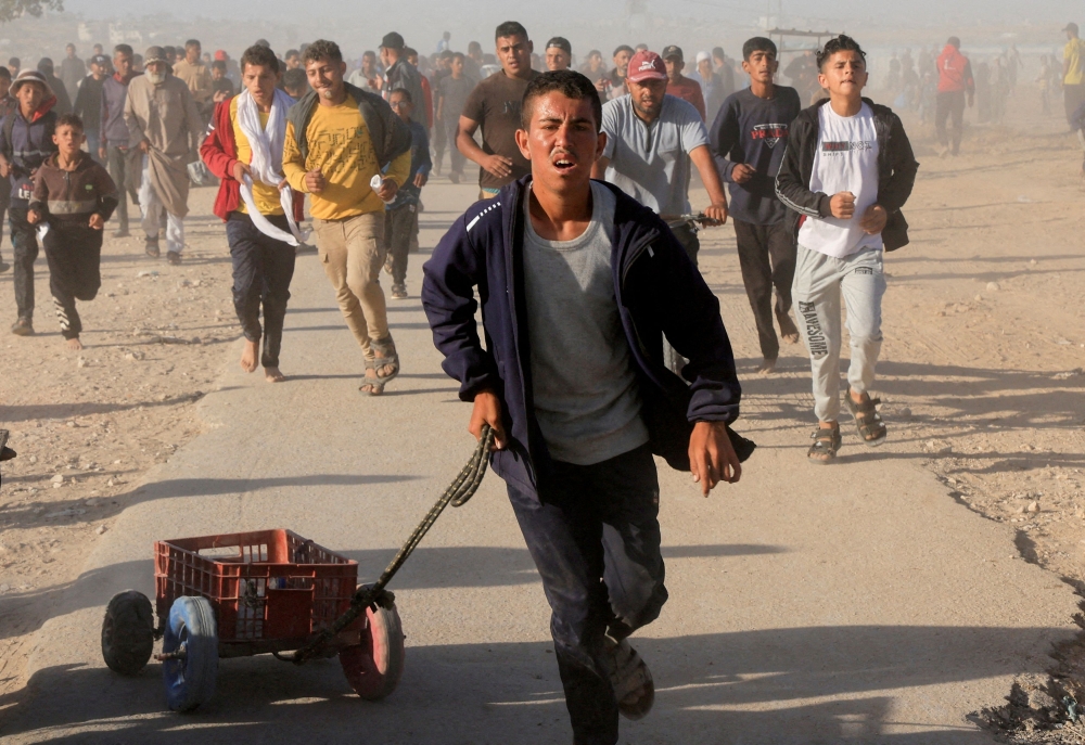 Palestinians walk to collect aid supplies from the US-backed Gaza Humanitarian Foundation, in Khan Younis, in the southern Gaza Strip, May 29, 2025. — Reuters pic 