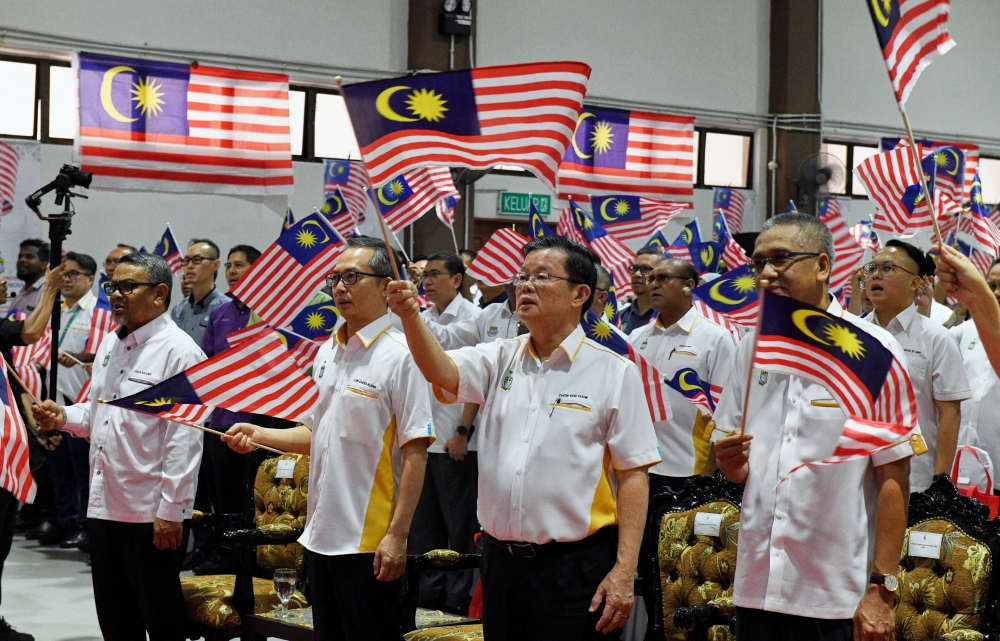 Penang Chief Minister Chow Kon Yeow has urged Penangites to proudly fly the Jalur Gemilang in celebration of National Month, calling it a symbol of Malaysia’s sovereignty, unity, and national pride. — Bernama pic