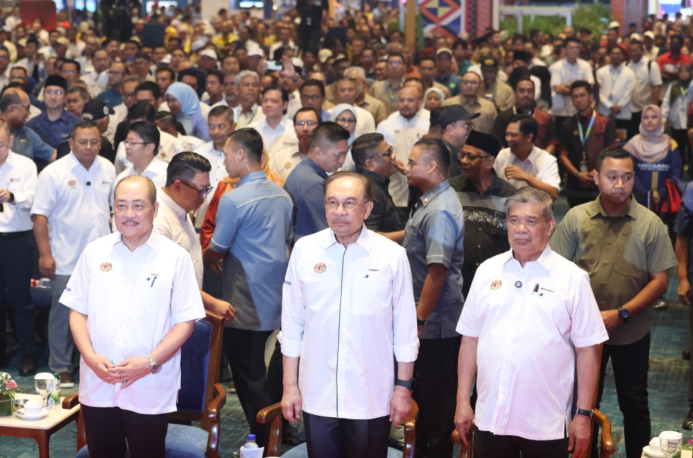 Prime Minister Datuk Seri Anwar Ibrahim and Sabah Chief Minister Datuk Seri Hajiji Noor attend the launch of the 2025 National Farmers, Breeders and Fishermen’s Day (HPPNK) in Kota Kinabalu August 3, 2025, accompanied by Agriculture and Food Security Minister Datuk Seri Mohamad Sabu. — Bernama pic