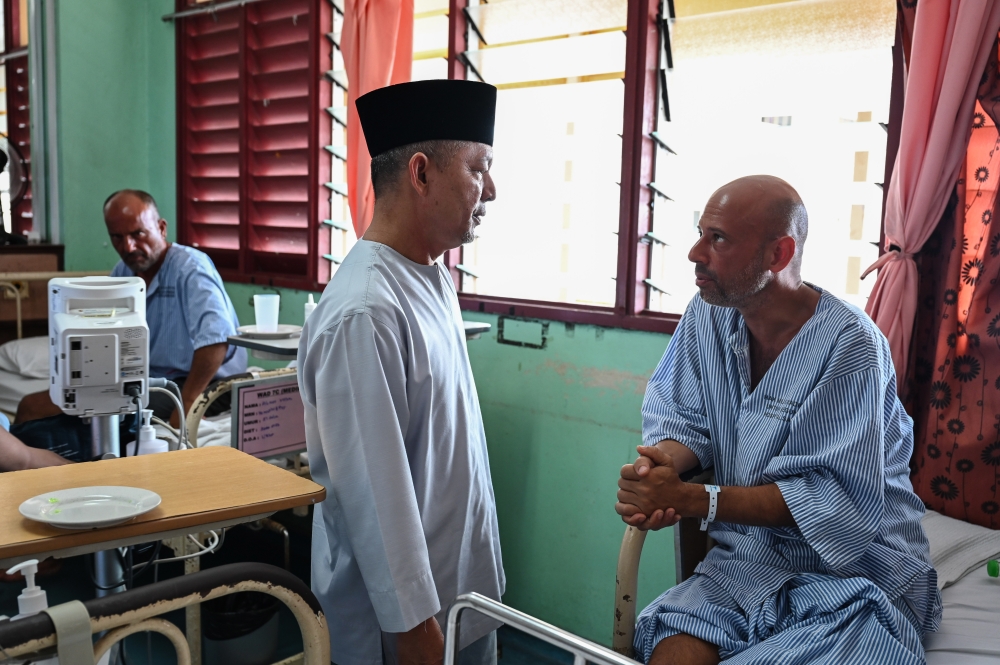 Terengganu State Tourism, Culture, Environment and Climate Change Committee chairman Datuk Razali Idris (centre) visits Turkish nationals Ates Demiroren (right) and Ahmet Volkan Ata (left), who survived the yacht sinking off Pulau Yu, at Sultanah Nur Zahirah Hospital in Kuala Terengganu August 1, 2025. — Bernama pic