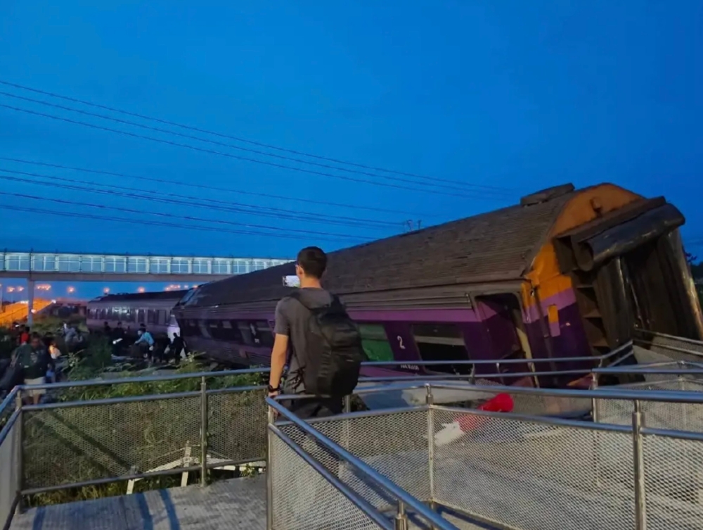 Three carriages of the Bangkok-bound train derailed in Kui Buri, Prachuap Khiri Khan province this morning. — Picture via Facebook