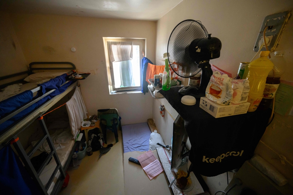 A fan is seen in a cell at the detention centre in Seysses. — AFP pic