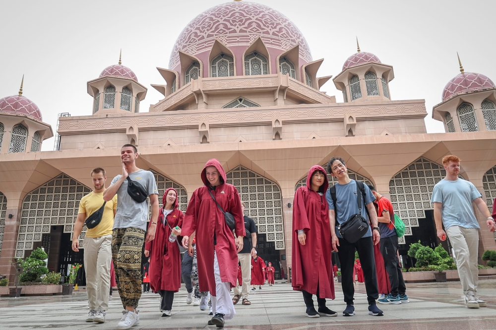 File picture of tourists visiting Putra Mosque in Putrajaya, July 19, 2023. — Bernama pic