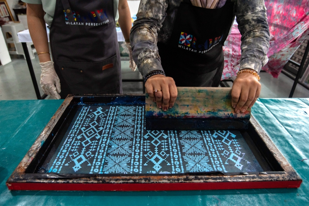 Labuan local Bruneian and the sole batik entrepreneur, Mastura Abd Razak, 44, crafting Batik Linut in the workshop at Galeri Lawa Labuan. — Bernama pic