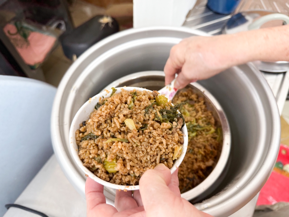 Kai Choy Fan shows a lot of heart with its mustard greens, dried prawns and pork cooked rice. — Picture by Lee Khang Yi