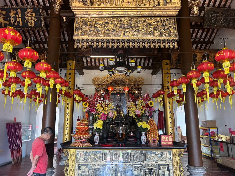 The main prayer hall at Loo Pun Hong. — Picture by Opalyn Mok