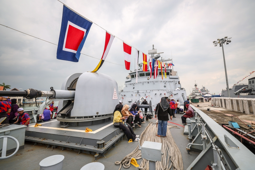 Crowds step aboard Asean warships at Swettenham Pier during the Navies City Parade and 4.0 Bulletin Day celebration in George Town August 17, 2025. — Bernama pic