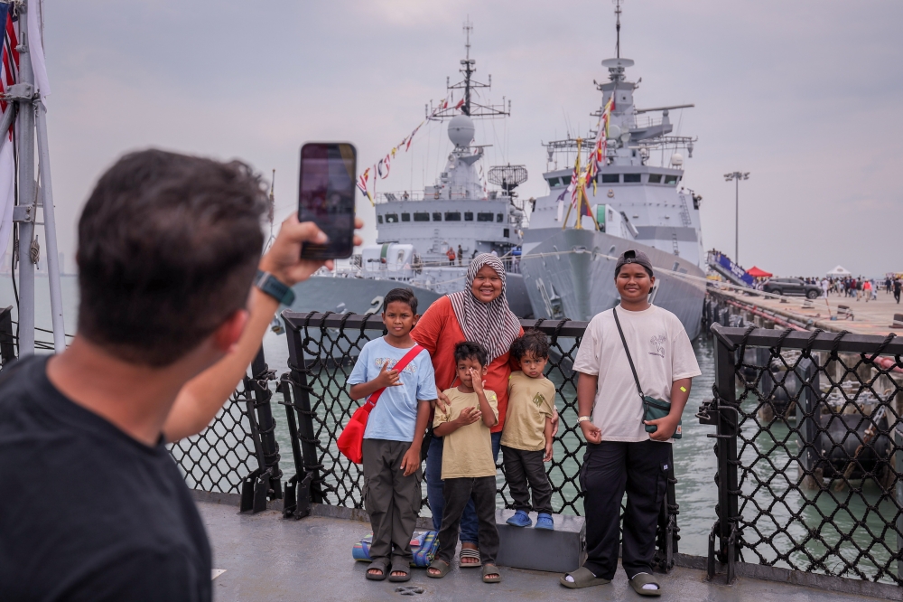 A family poses for pictures at Swettenham Pier during the Navies City Parade and 4.0 Bulletin Day celebration in George Town August 17, 2025. — Bernama pic