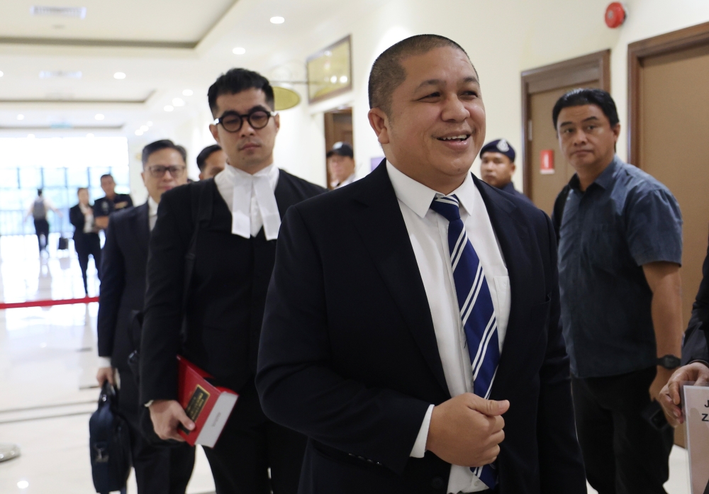 Hamid Ismail, the lawyer representing the family of 13-year-old Zara Qairina Mahathir, appeared at the Kota Kinabalu Court for the mention of the inquest to determine the cause and circumstances of Zara Qairina’s death. — Bernama pic