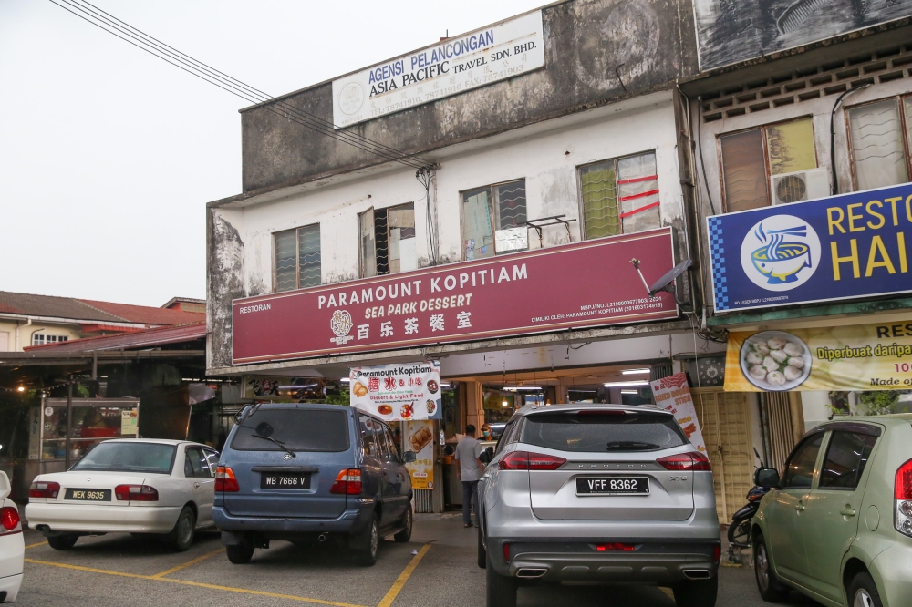 Sea Park Dessert located inside Paramount Kopitiam is a reliable go-to for snacks and ‘tong sui’ in Sea Park and their other outlet in Taman OUG. — Picture by Choo Choy May
