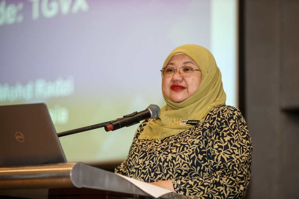 Auditor-General Datuk Seri Wan Suraya Wan Mohd Radzi delivers the opening keynote during the ACFE Fraud Conference Asia-Pacific in Kuala Lumpur. August 21, 2025. — Picture by Raymond Manuel