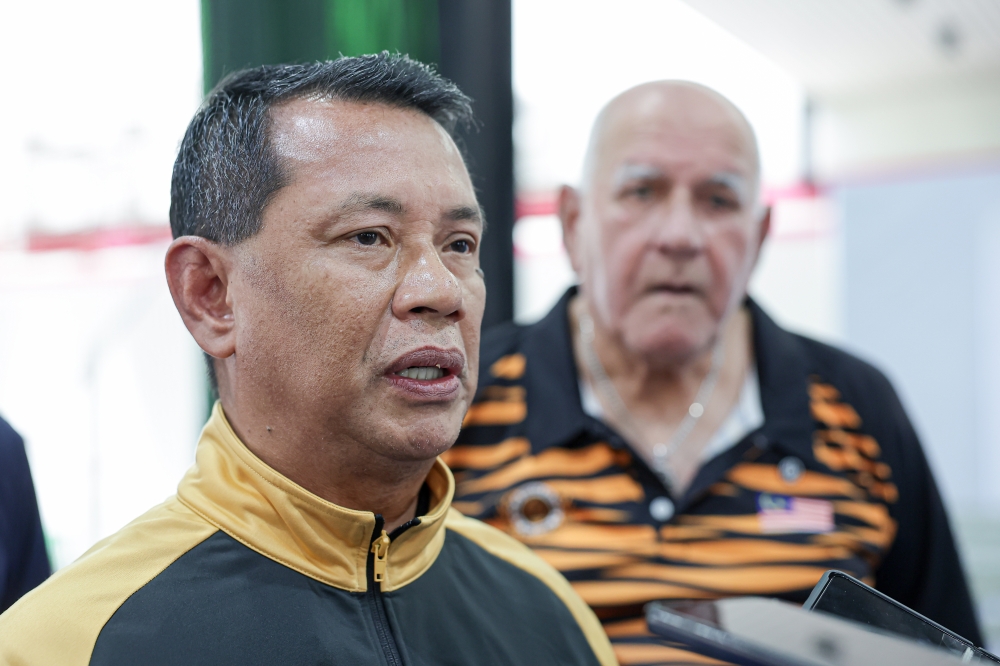 Tan Sri Mohamad Norza Zakaria expects the whole contingent of Malaysian athletes and officials will top 1,000 people for the Thailand SEA Games in December 2025. — Bernama pic