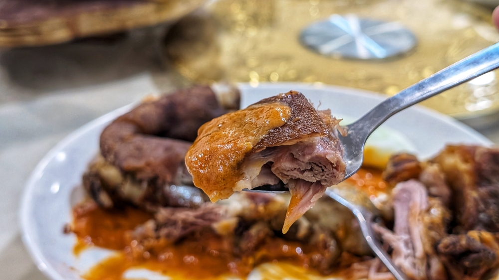 The thick, tangy sauce is a perfect match for the crispy yet fatty knuckle.