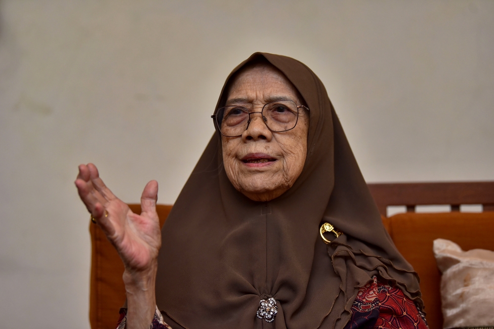 Former Malaysian Linguistic Association President Prof. Emeritus Datuk Nik Safiah Karim during an interview on the role of language as a unifier and the development of the Malay language over the past decade. — Bernama pic