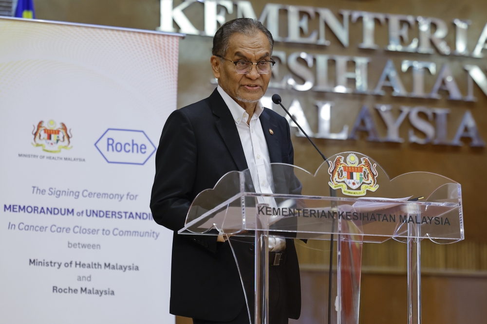 Health Minister Datuk Seri Dr. Dzulkefly Ahmad has asked all parties to be patient and wait for the results of the medical report related to the case of former PKR Deputy President Datuk Seri Rafizi Ramli’s son. — Bernama pic