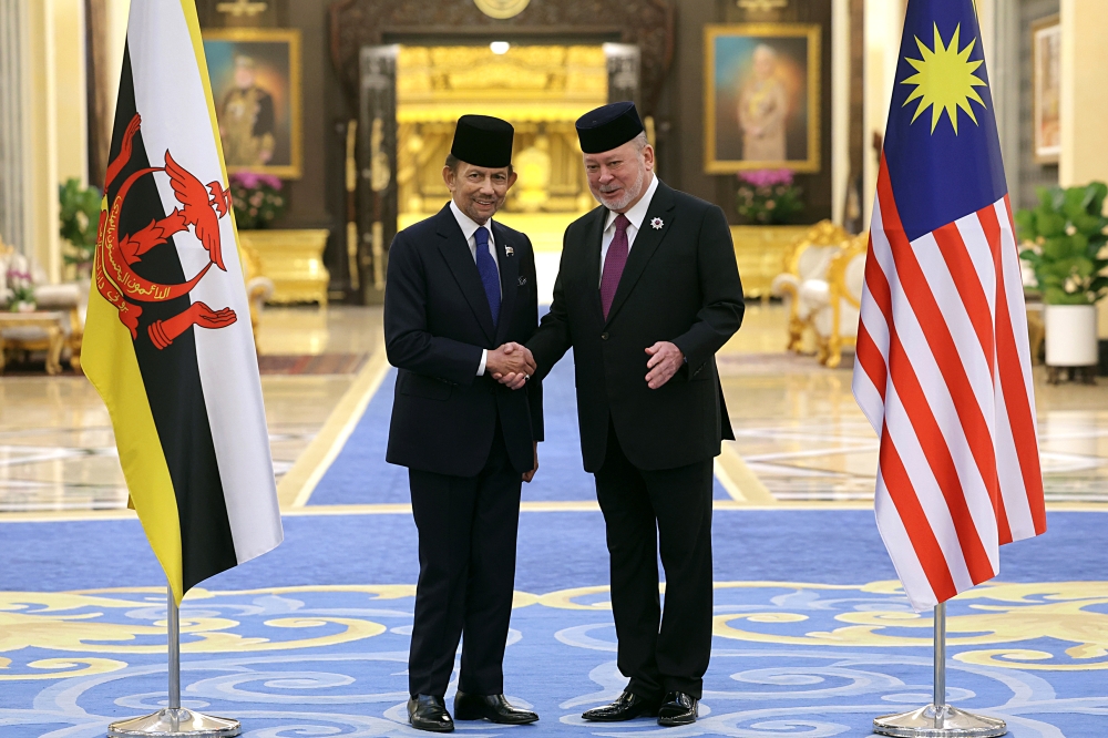 King of Malaysia Sultan Ibrahim (right) and Sultan Hassanal Bolkiah of Brunei shake hands at Istana Negara in Kuala Lumpur on August 26, 2025. — Bernama pic