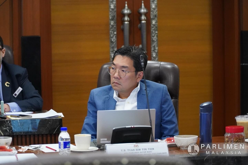 Bayan Baru MP Sim Tze Tzin today urged the government to form a ministry for senior citizens, warning Malaysia is unprepared for an ageing population. — Picture via Facebook/Sim Tze Tzin